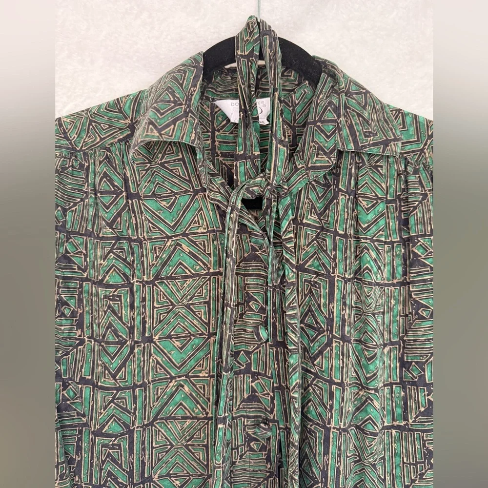 Vintage Doncaster Silk Green and Black Patterned Blouse With Neck Tie - Picture 2 of 7